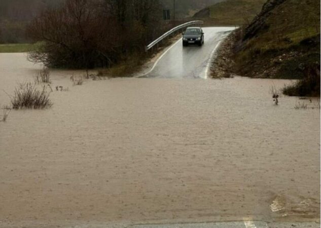Përmbytjet në vend/ Kreu i emergjencave civile Haki Çako në Fier: Situata vijon të mbetet në alert! Përparësore jeta e qytetarëve, do të evakuohen nëse…