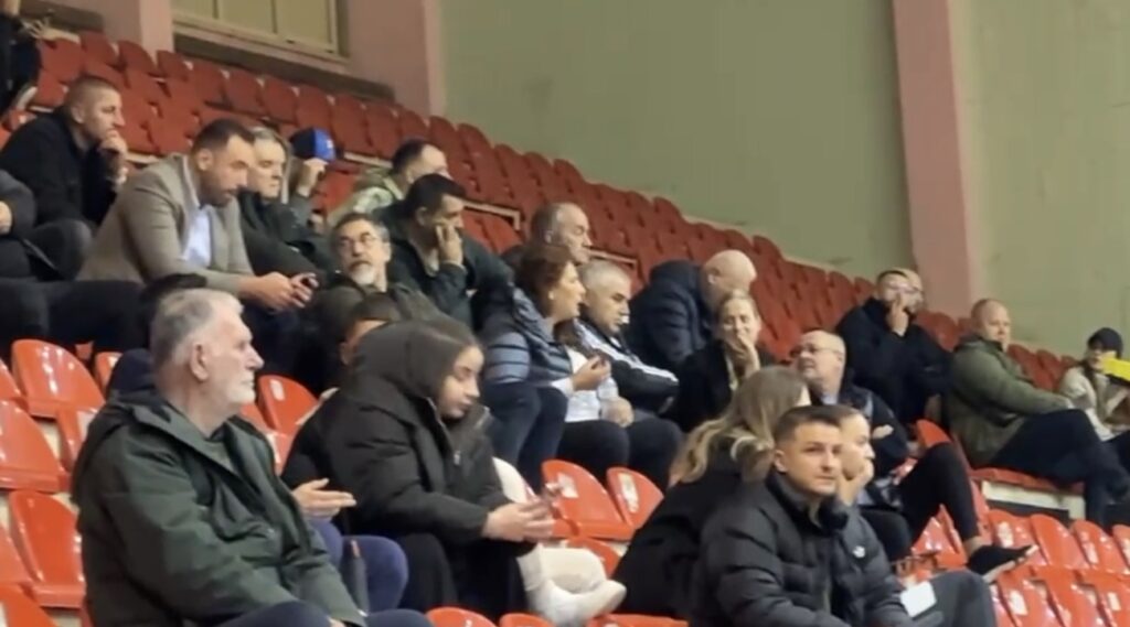 Drejtuesit e PS dhe Sinan Idrizi ndjekin numërimin në Vlorë