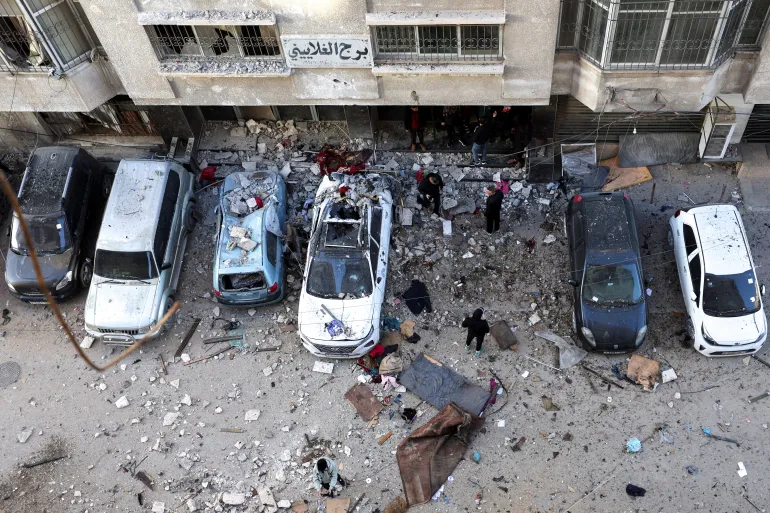 Hapja e Rafah nën tmerrin e sulmeve, vriten 12 palestinezë