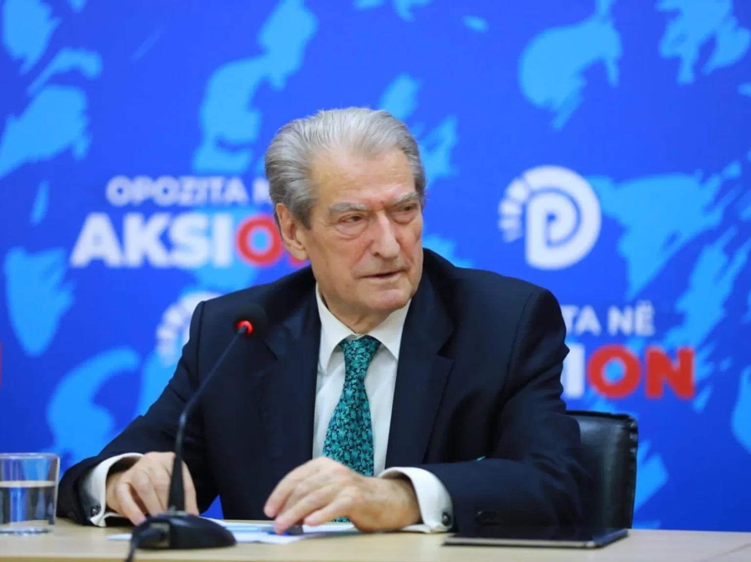 Berisha thirrje për protestë kundër ligjit për pezullimin e ministrave: “Mburojë për Ramën”