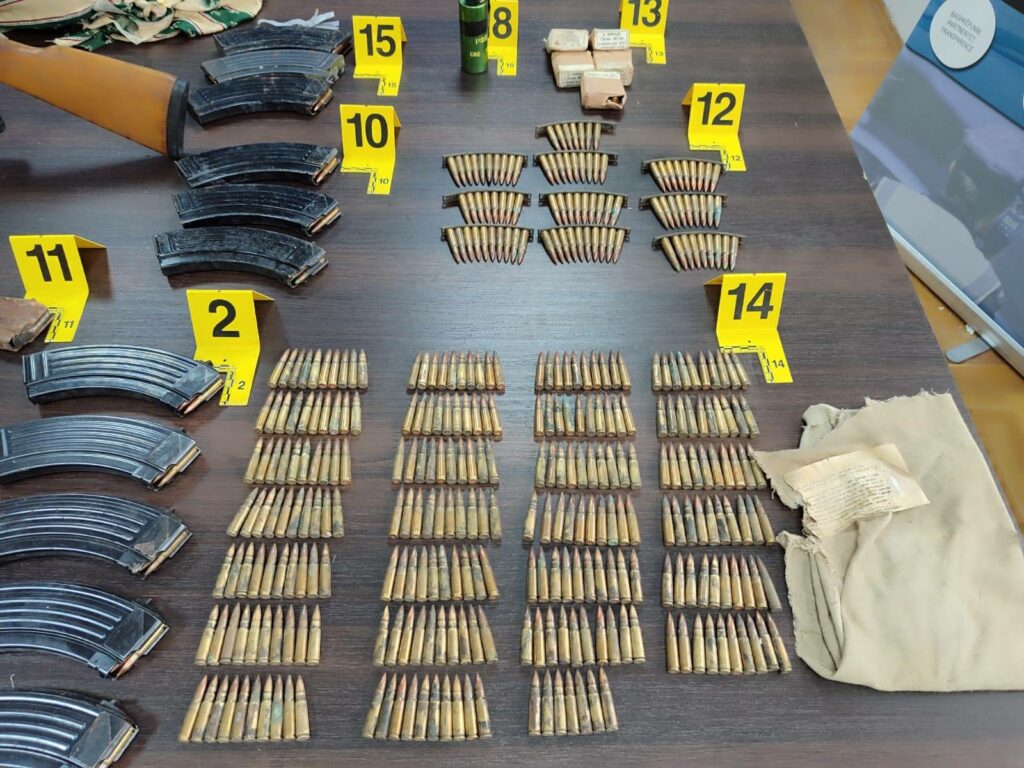 Policia e Kosovës Sekuestron Arsenal Armësh në Veri të Mitrovicës: Apel për Bashkëpunim të Qytetarëve